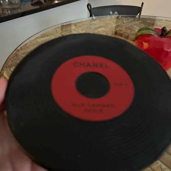 Chanel vintage 45 RPM Record Purse: incredibly Rare, pristine condition - Picture 8 of 9